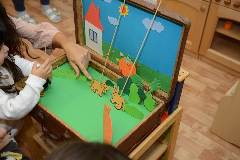 Montessori-bolcsi-mesedelutan